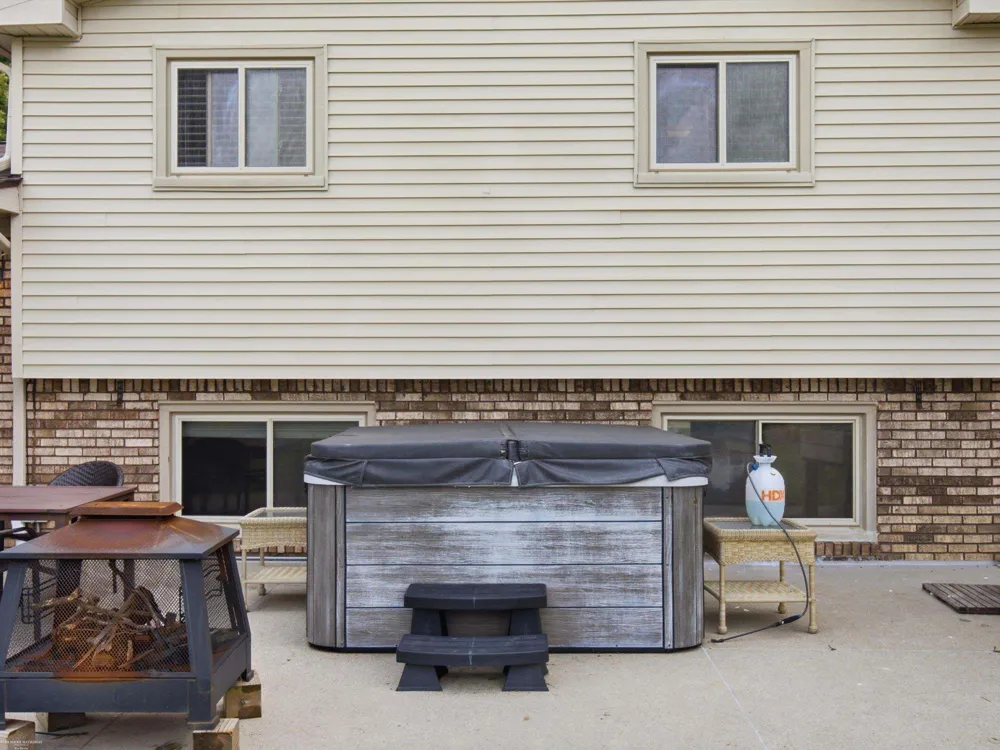 61111 Ray Center Road Ray Township, MI 48096