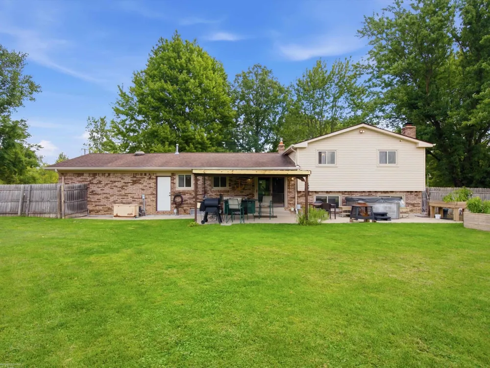 61111 Ray Center Road Ray Township, MI 48096