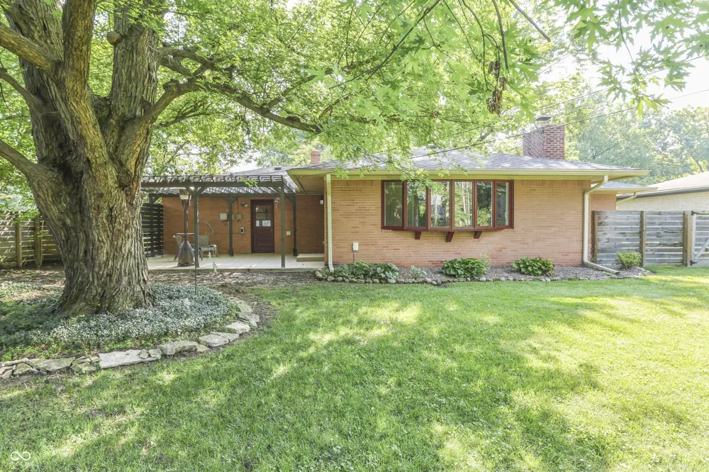 650 Lindenwood Drive Greenwood, IN 46142