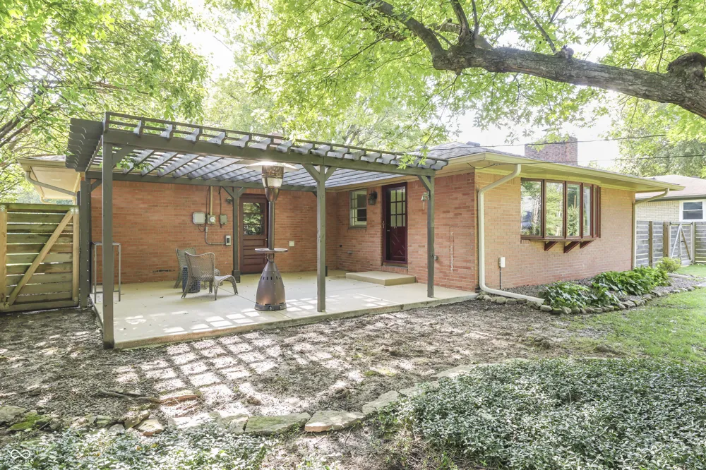 650 Lindenwood Drive Greenwood, IN 46142