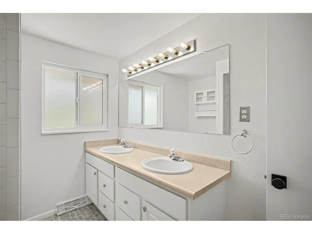 5496 W Hinsdale Place Littleton, CO 80128