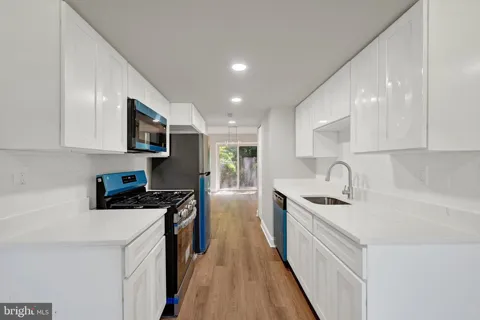 5702 YELLOWROSE COURT