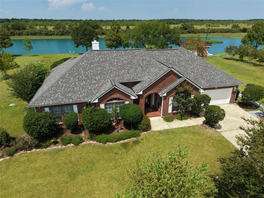 143 Lago Circle Drive Santa Fe, TX 77517
