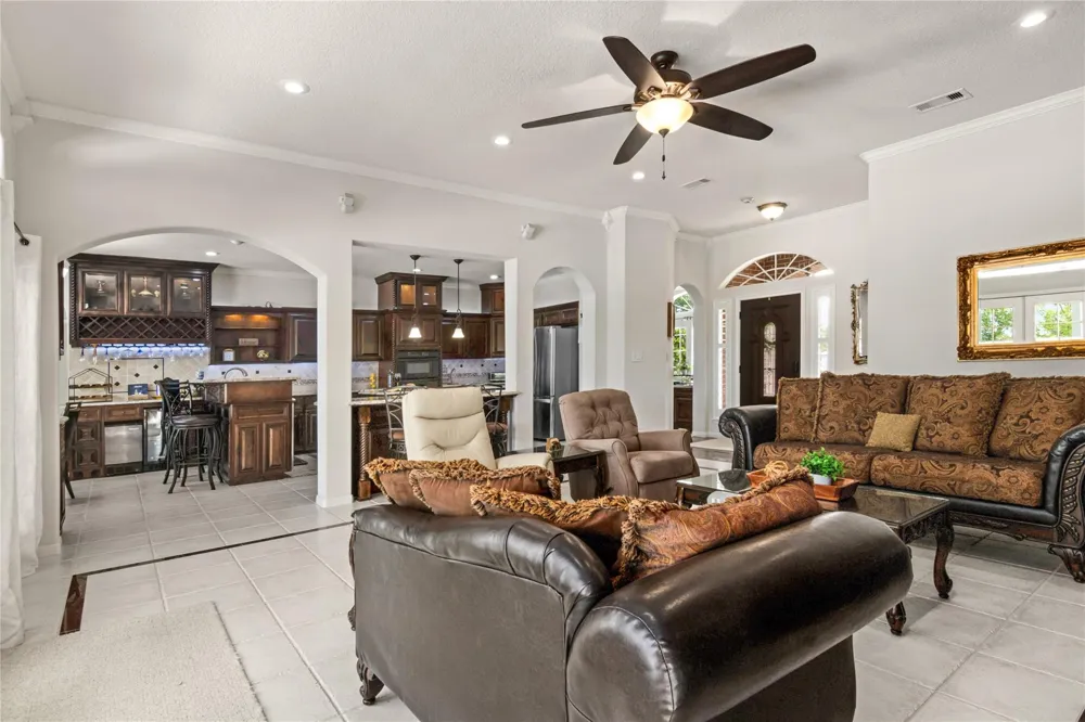 143 Lago Circle Drive Santa Fe, TX 77517