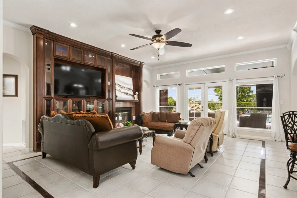 143 Lago Circle Drive Santa Fe, TX 77517