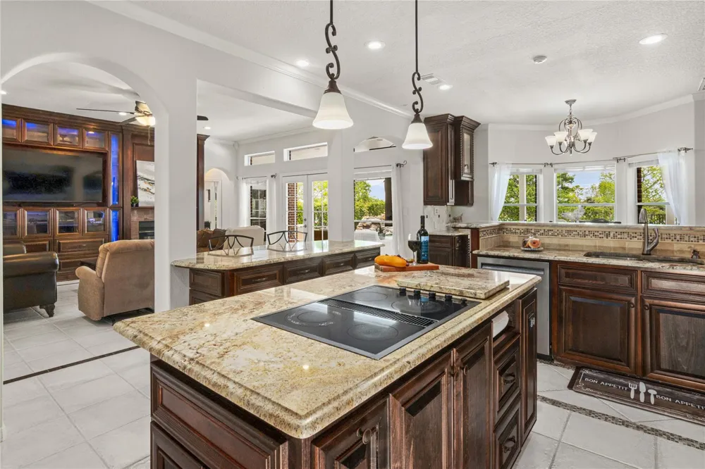143 Lago Circle Drive Santa Fe, TX 77517
