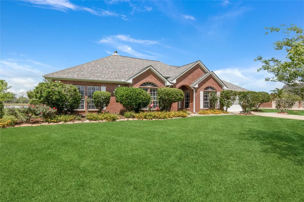 143 Lago Circle Drive Santa Fe, TX 77517