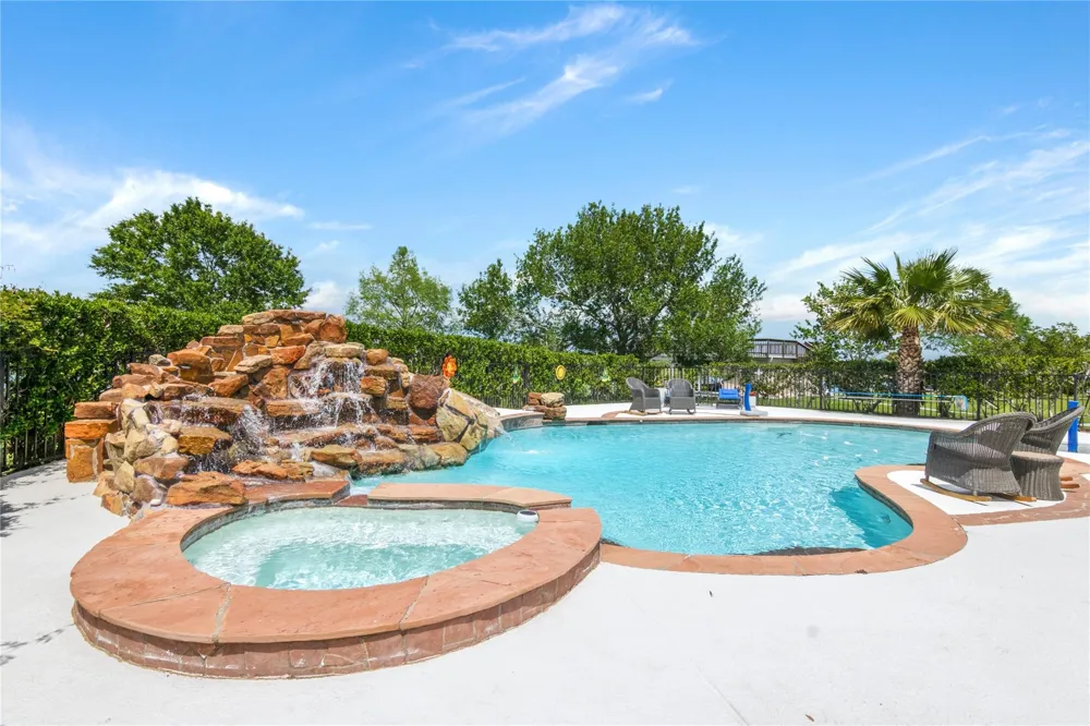 143 Lago Circle Drive Santa Fe, TX 77517