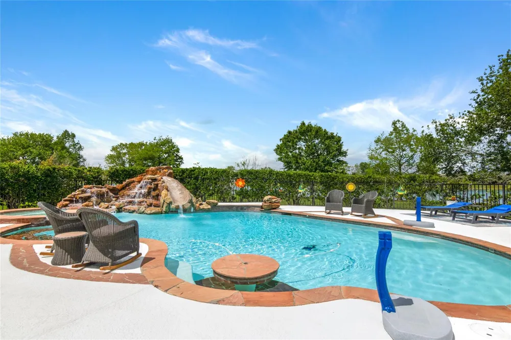 143 Lago Circle Drive Santa Fe, TX 77517