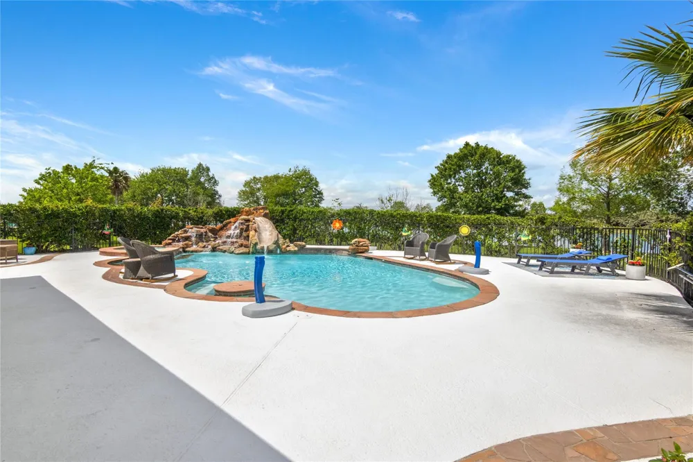 143 Lago Circle Drive Santa Fe, TX 77517