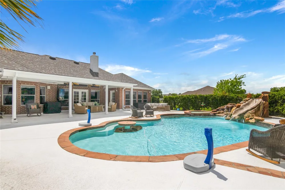 143 Lago Circle Drive Santa Fe, TX 77517