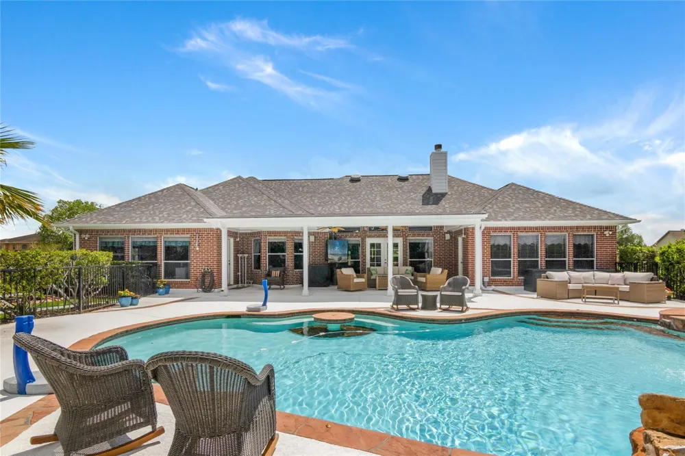 143 Lago Circle Drive Santa Fe, TX 77517