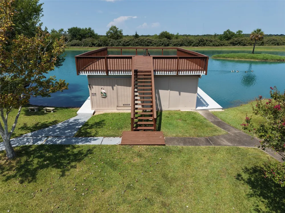 143 Lago Circle Drive Santa Fe, TX 77517