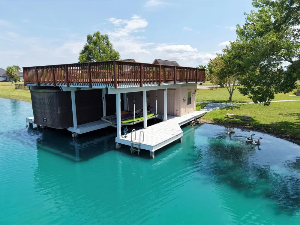 143 Lago Circle Drive Santa Fe, TX 77517