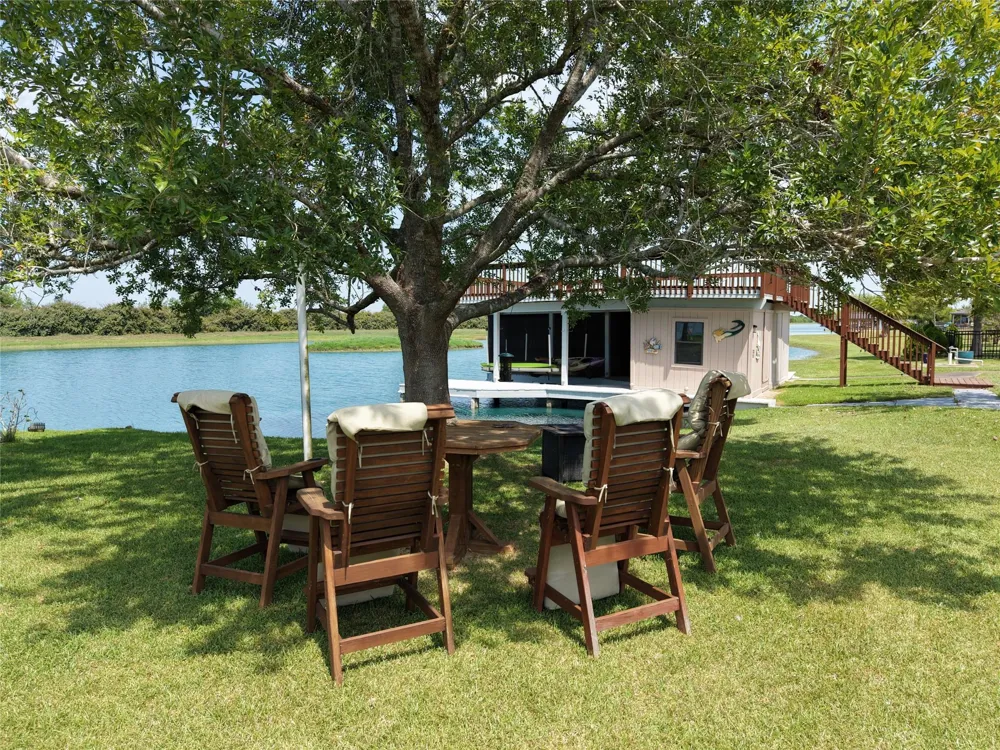 143 Lago Circle Drive Santa Fe, TX 77517