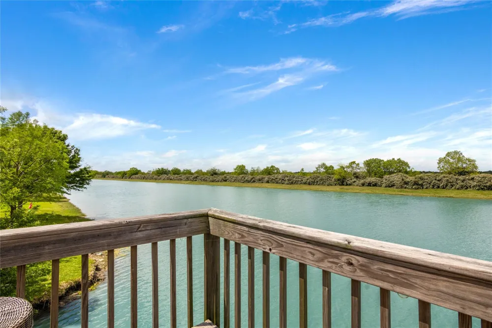 143 Lago Circle Drive Santa Fe, TX 77517
