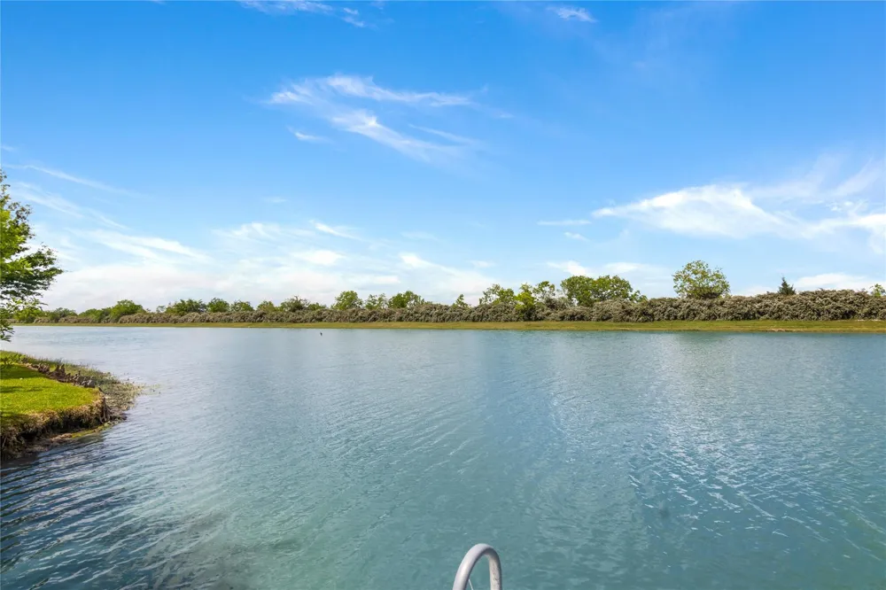 143 Lago Circle Drive Santa Fe, TX 77517
