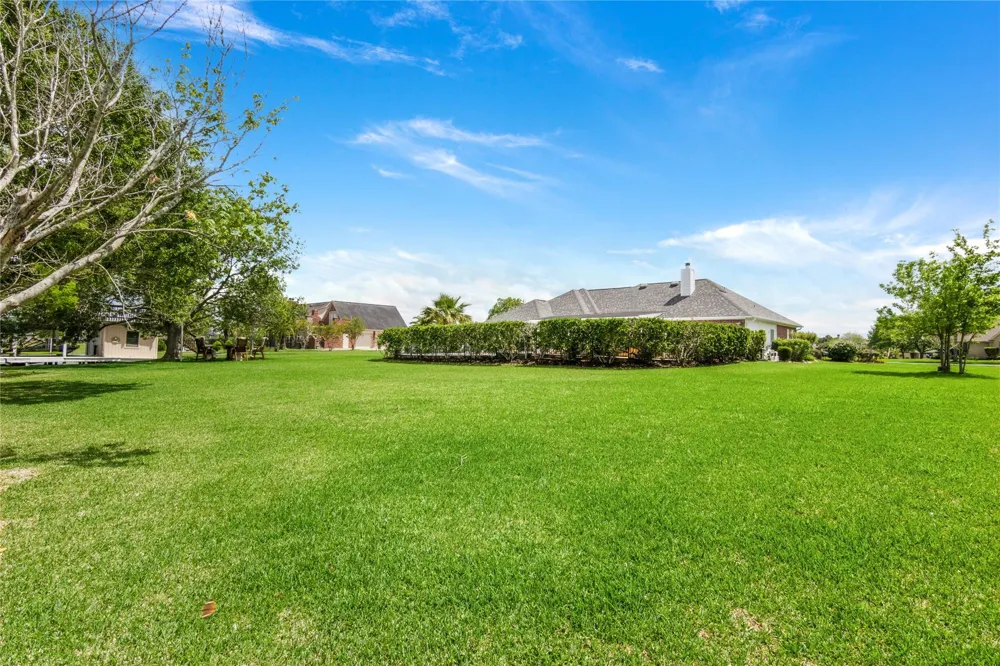 143 Lago Circle Drive Santa Fe, TX 77517