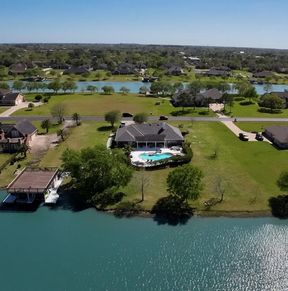 143 Lago Circle Drive Santa Fe, TX 77517