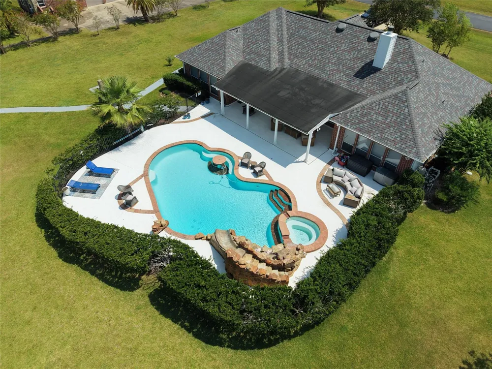 143 Lago Circle Drive Santa Fe, TX 77517