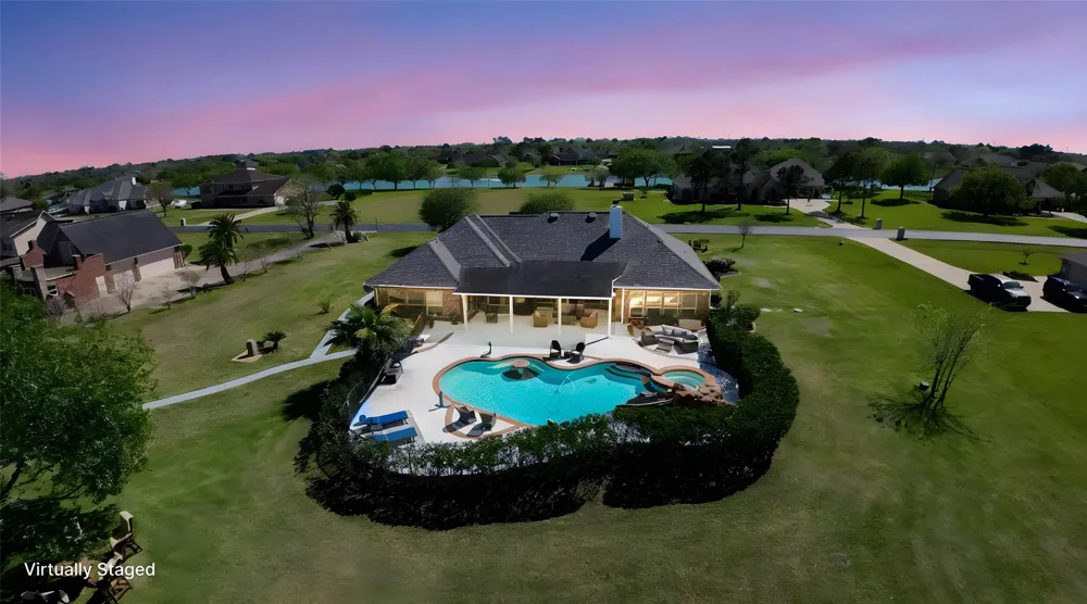 143 Lago Circle Drive Santa Fe, TX 77517