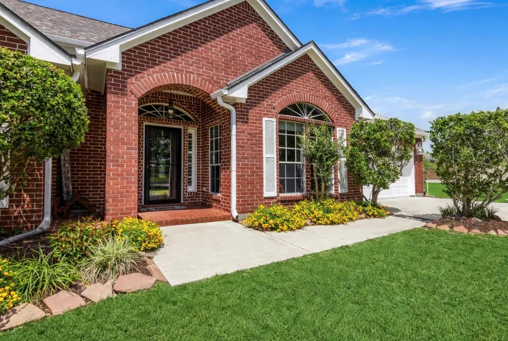 143 Lago Circle Drive Santa Fe, TX 77517
