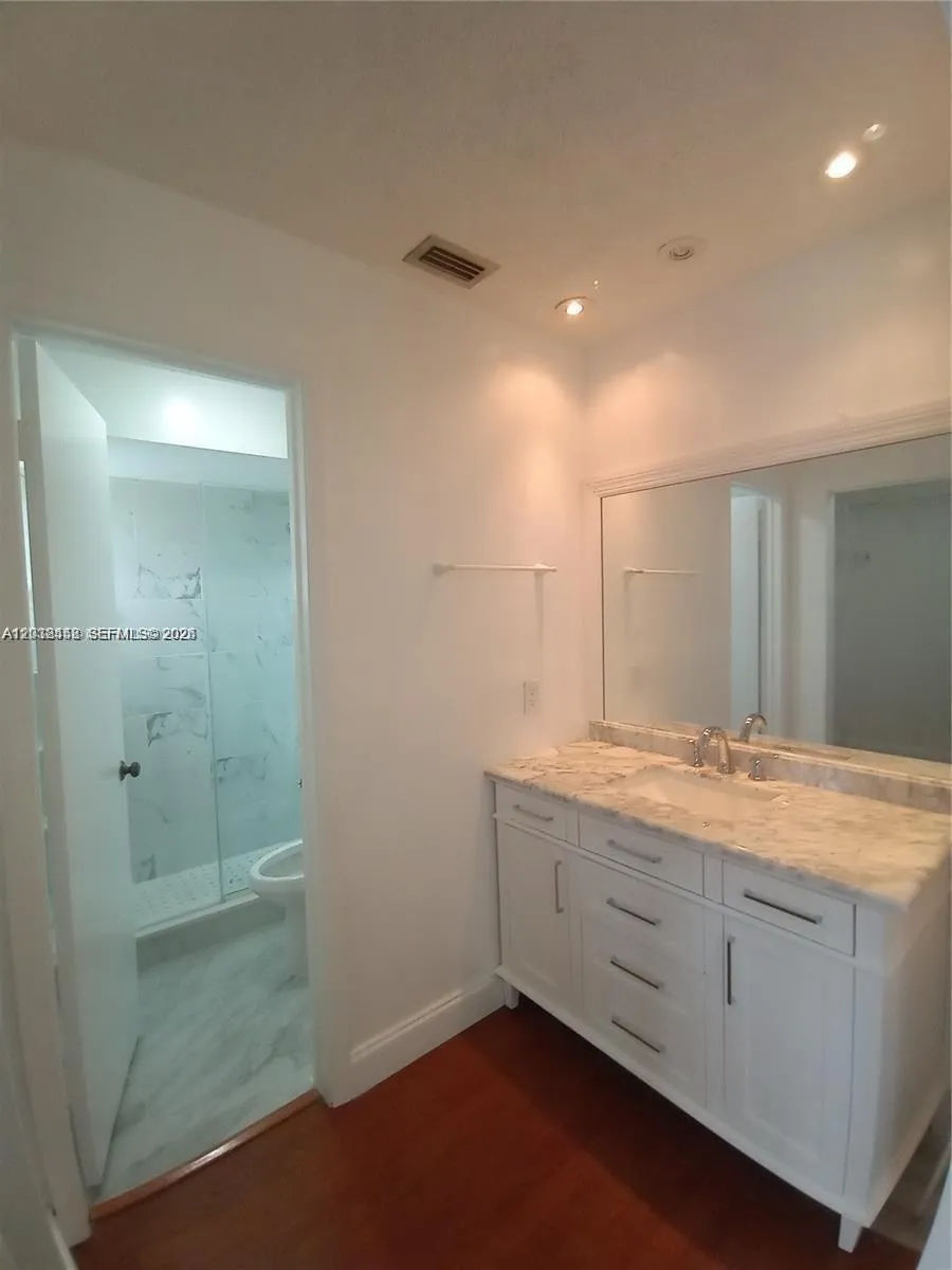 6533 NW 170th Ln Hialeah, FL 33015