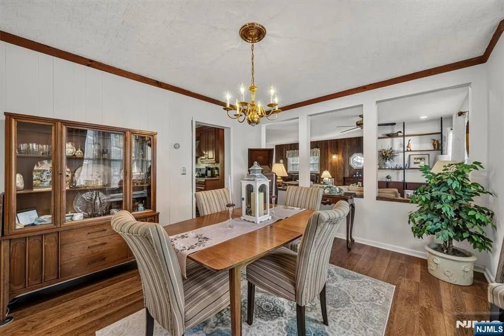 28 Leary Avenue Bloomingdale, NJ 07403