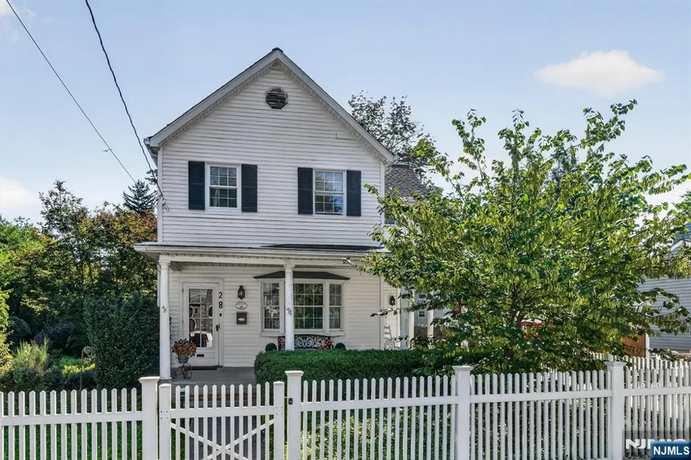 28 Leary Avenue Bloomingdale, NJ 07403