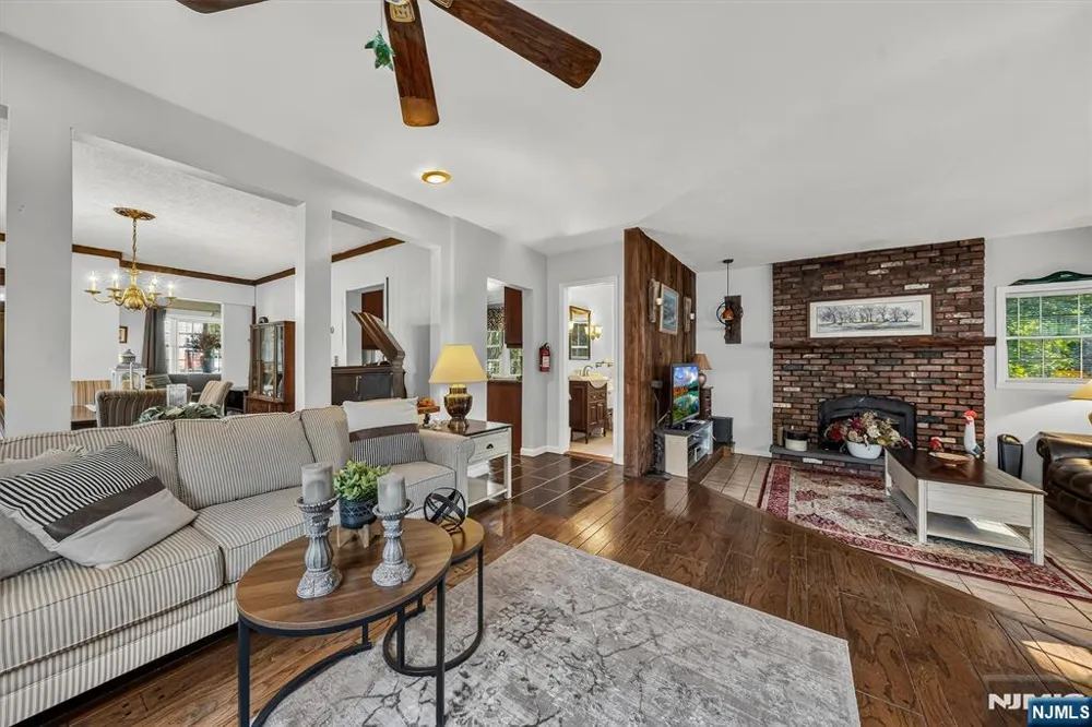 28 Leary Avenue Bloomingdale, NJ 07403