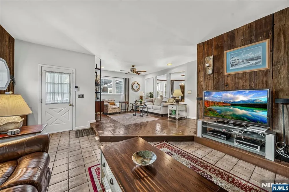 28 Leary Avenue Bloomingdale, NJ 07403