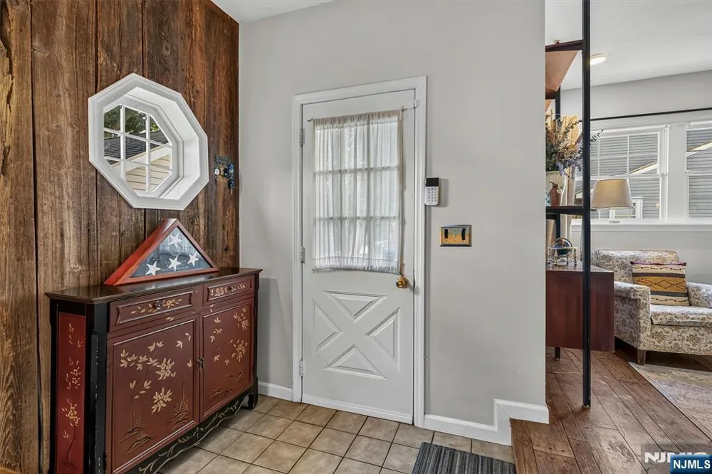 28 Leary Avenue Bloomingdale, NJ 07403