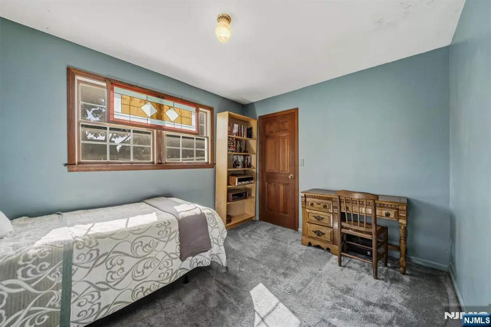 28 Leary Avenue Bloomingdale, NJ 07403