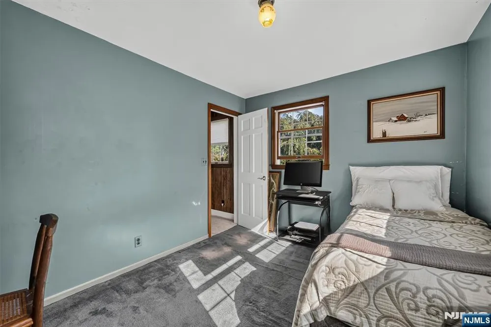 28 Leary Avenue Bloomingdale, NJ 07403