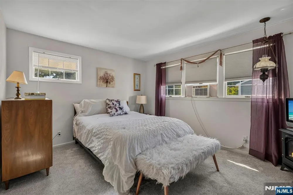 28 Leary Avenue Bloomingdale, NJ 07403