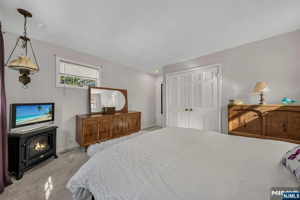 28 Leary Avenue Bloomingdale, NJ 07403