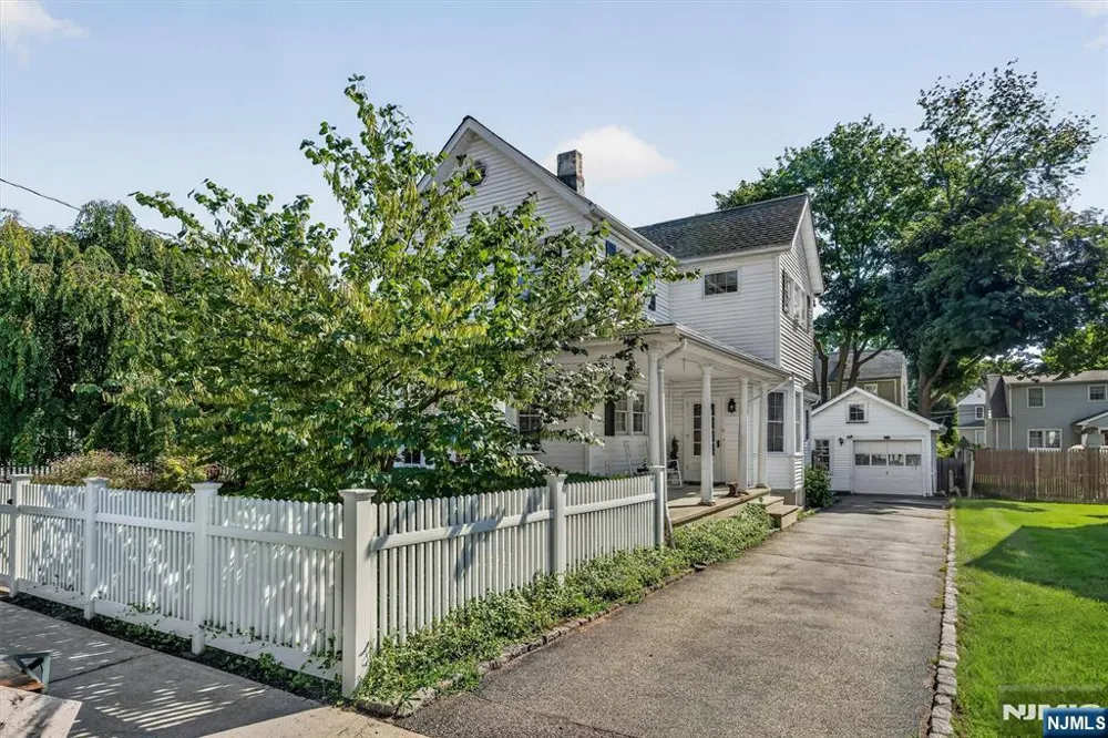 28 Leary Avenue Bloomingdale, NJ 07403