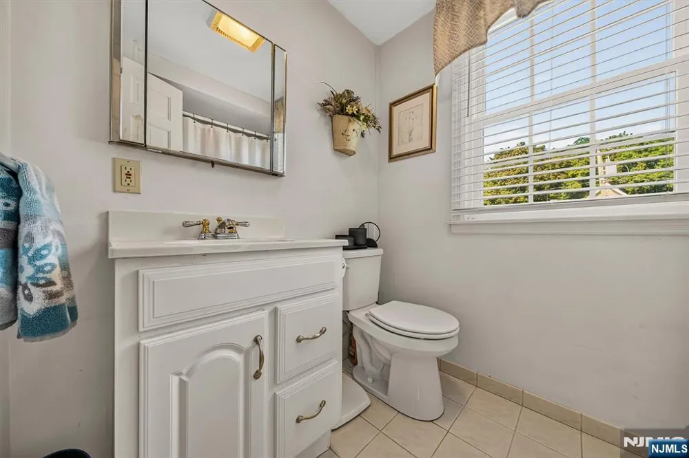28 Leary Avenue Bloomingdale, NJ 07403