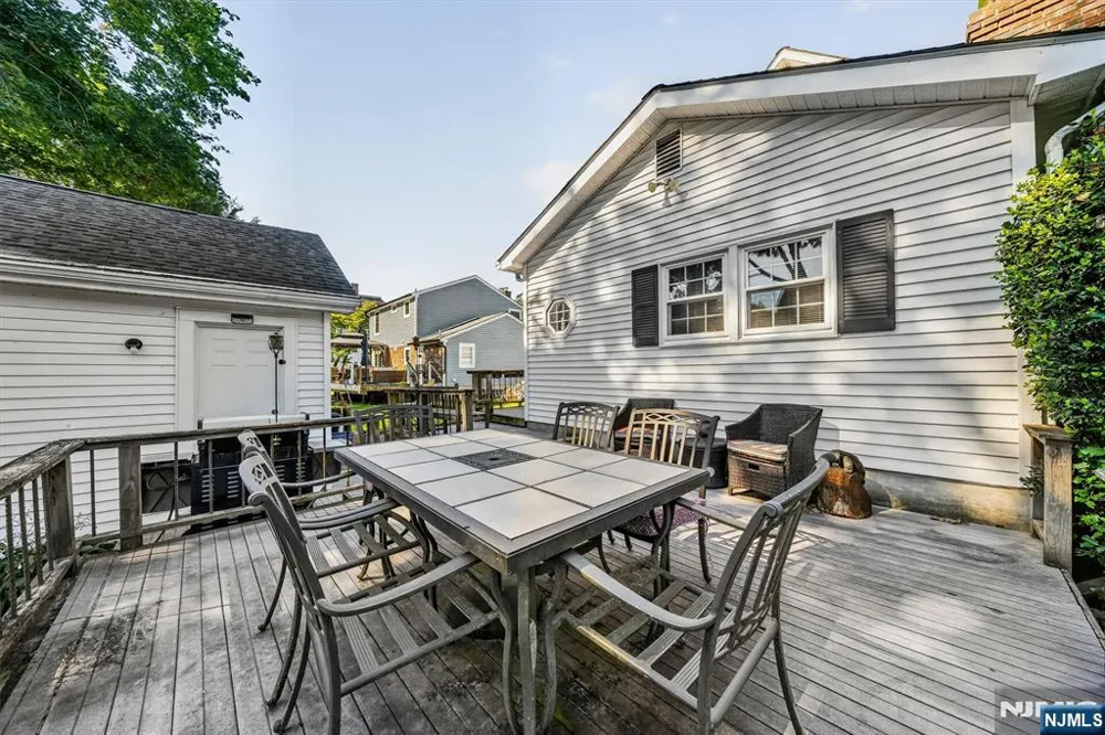 28 Leary Avenue Bloomingdale, NJ 07403