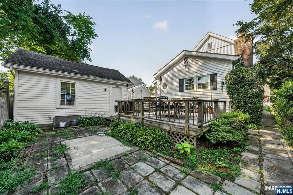 28 Leary Avenue Bloomingdale, NJ 07403