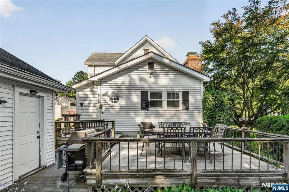 28 Leary Avenue Bloomingdale, NJ 07403