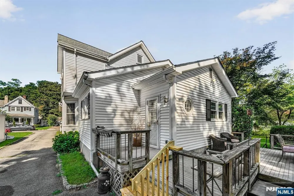28 Leary Avenue Bloomingdale, NJ 07403