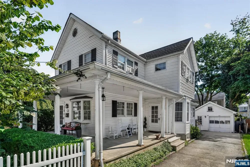 28 Leary Avenue Bloomingdale, NJ 07403