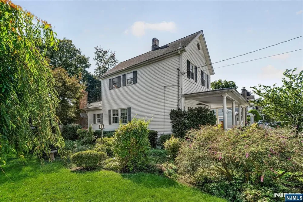 28 Leary Avenue Bloomingdale, NJ 07403