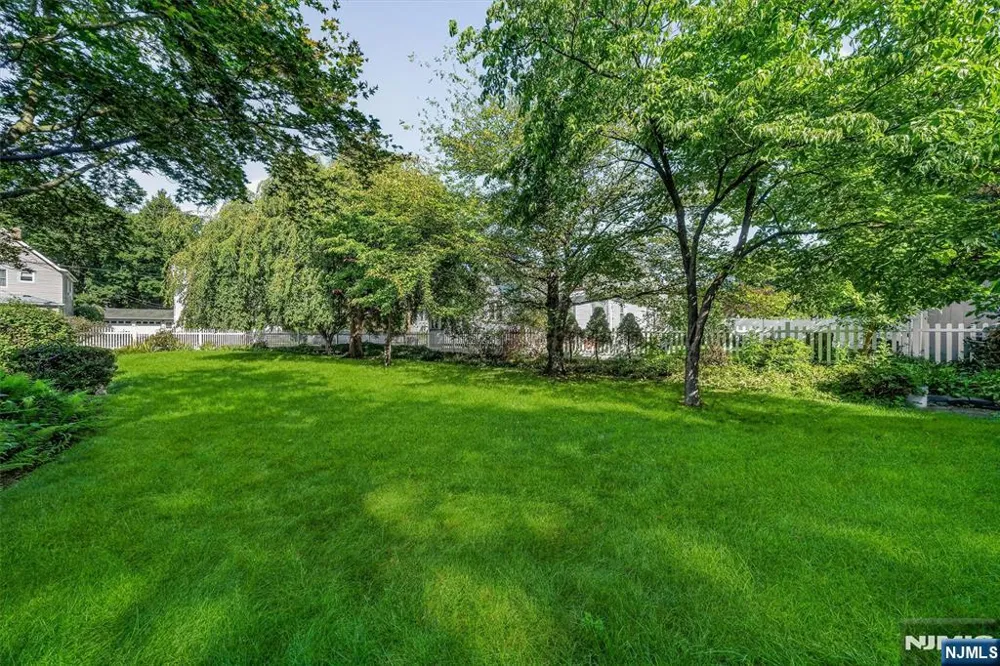 28 Leary Avenue Bloomingdale, NJ 07403