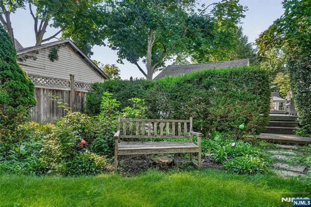 28 Leary Avenue Bloomingdale, NJ 07403
