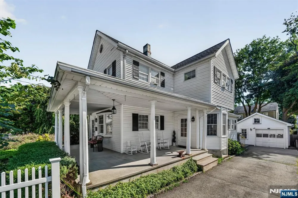 28 Leary Avenue Bloomingdale, NJ 07403