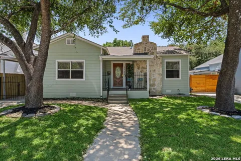 1722 W Mistletoe