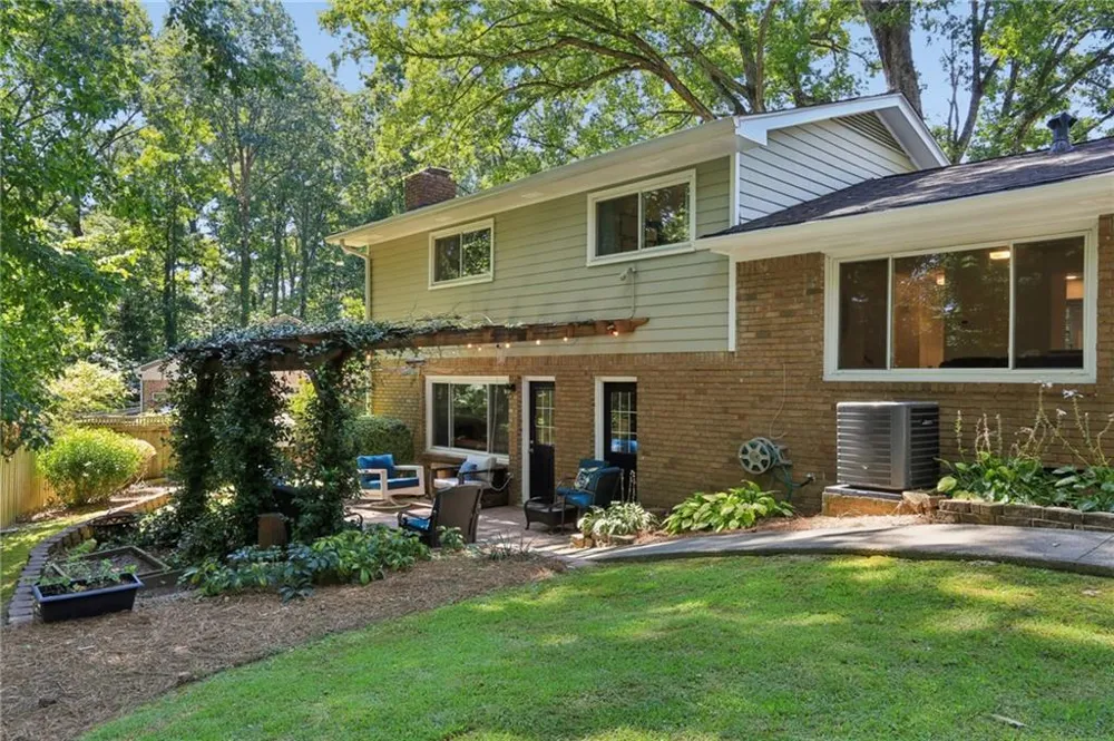 4357 Bishop Hollow Court Dunwoody, GA 30338