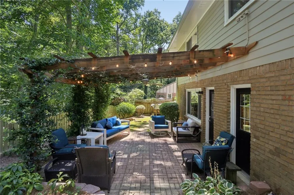 4357 Bishop Hollow Court Dunwoody, GA 30338
